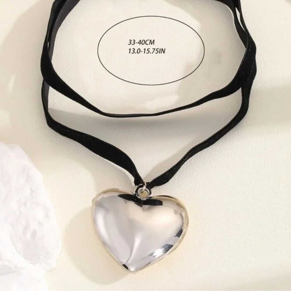 Y2K 90s Silver Heart Charm Velvet Choker Statement Necklace - Picture 4 of 7